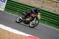 Vintage-motorcycle-club;eventdigitalimages;mallory-park;mallory-park-trackday-photographs;no-limits-trackdays;peter-wileman-photography;trackday-digital-images;trackday-photos;vmcc-festival-1000-bikes-photographs